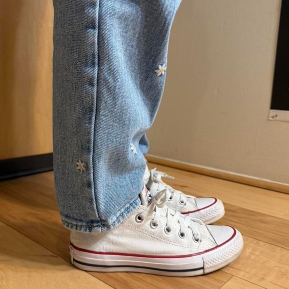 Converse All Star White and Red Sneakers - Picture 4 of 8